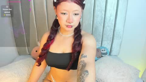 Snapshot of aurora_johnson_ chatting on April 2026 05:45:02 AM A U R O R A online show from April 2026 05:45:02 AM