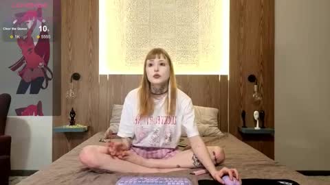 Snapshot of aurora_radiance chatting on November 2025 08:26:02 AM Serena online show from November 2025 08:26:02 AM