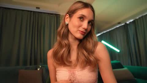 Aurora online show from February 2025 06:42:01 AM