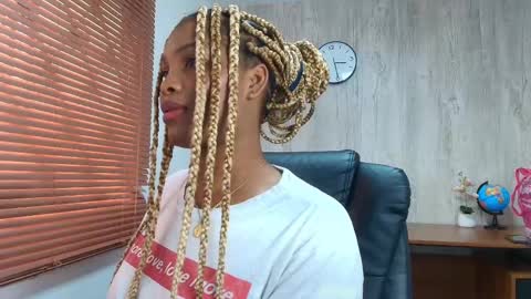 Ariana online show from October 2025 08:28:02 PM