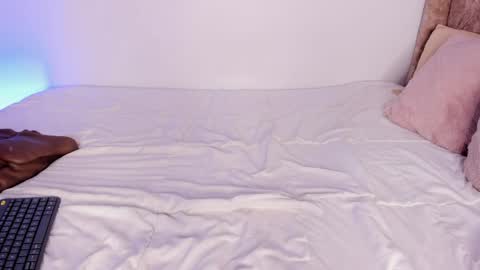 Snapshot of auroradurand chatting on April 2026 10:38:01 PM ... ... online show from April 2026 10:38:01 PM