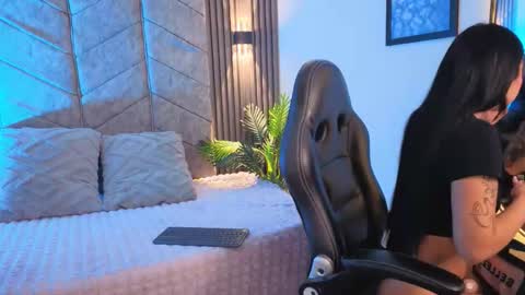 Snapshot of auroralanee chatting on November 2025 07:24:01 PM aurora online show from November 2025 07:24:01 PM