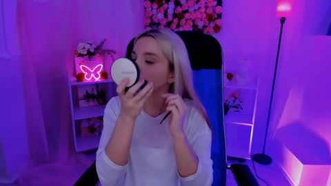 Snapshot of aurorawrenfield chatting on September 2025 01:38:02 AM aurorawrenfield online show from September 2025 01:38:02 AM