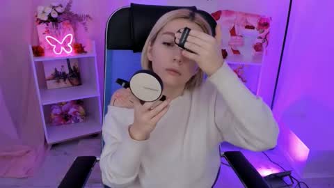 Snapshot of aurorawrenfield chatting on November 2025 04:33:02 AM aurorawrenfield online show from November 2025 04:33:02 AM