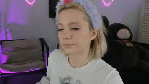 Snapshot of aurorawrenfield chatting on March 2026 04:31:01 AM aurorawrenfield online show from March 2026 04:31:01 AM