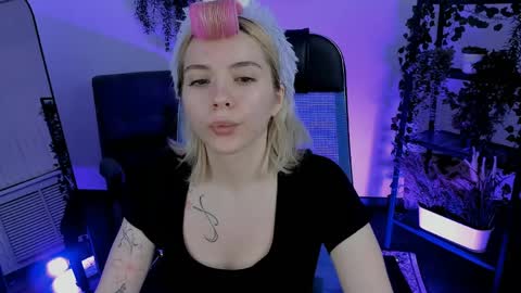 Snapshot of aurorawrenfield chatting on April 2026 12:44:01 AM aurorawrenfield online show from April 2026 12:44:01 AM