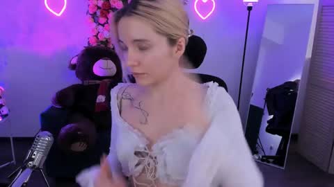 Snapshot of aurorawrenfield chatting on April 2026 04:30:02 AM aurorawrenfield online show from April 2026 04:30:02 AM