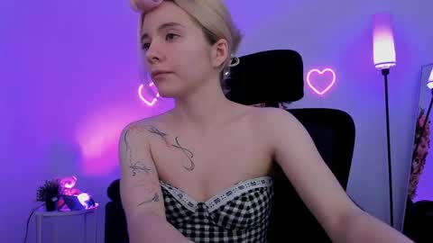 Snapshot of aurorawrenfield chatting on April 2026 04:37:01 AM aurorawrenfield online show from April 2026 04:37:01 AM