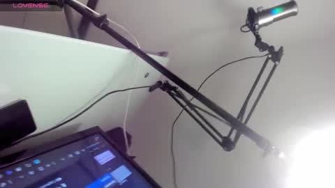 aurore online show from October 2025 12:05:02 PM