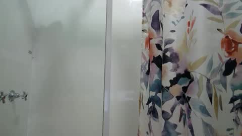 Snapshot of aussielovingxxx chatting on December 2024 11:39:01 AM Milf4u online show from December 2024 11:39:01 AM