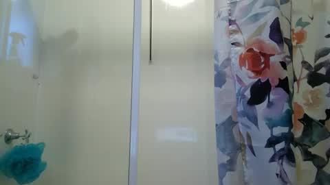 Snapshot of aussielovingxxx chatting on January 2025 08:15:02 AM Milf4u online show from January 2025 08:15:02 AM