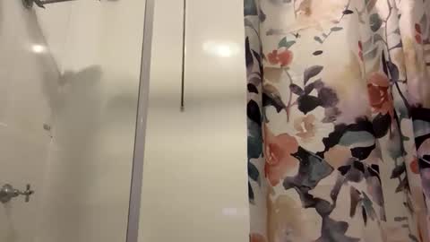 Snapshot of aussielovingxxx chatting on October 2025 08:21:01 AM Milf4u online show from October 2025 08:21:01 AM