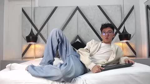 austinreeds online show from September 2025 11:59:02 AM