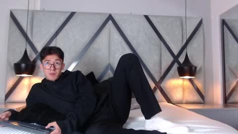 austinreeds online show from October 2025 12:03:01 PM