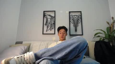 austinreeds online show from November 2025 12:34:01 PM