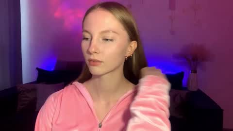 Annie online show from September 2025 03:14:01 PM