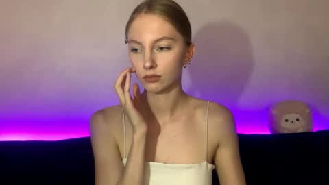 Annie online show from September 2025 05:02:02 PM