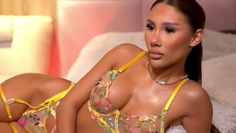 Ava online show from September 2025 10:42:01 PM