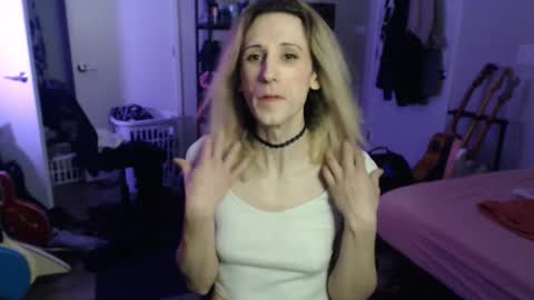 Ava online show from February 2026 11:42:02 PM