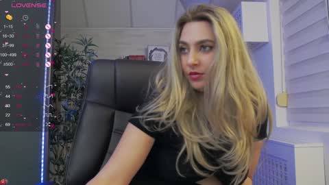 Snapshot of avablue_ chatting on February 2025 10:18:02 AM online show from February 2025 10:18:02 AM