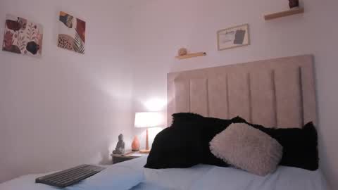 Snapshot of avaline_blanc chatting on December 2024 03:32:01 AM Avaline Help me reach 100 likes TRANSMISSION EVERY DAY FROM 39 PM online show from December 2024 03:32:01 AM