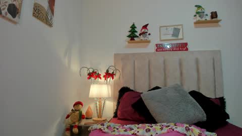 Snapshot of avaline_blanc chatting on December 2024 11:16:01 PM Avaline Help me reach 100 likes TRANSMISSION EVERY DAY FROM 39 PM online show from December 2024 11:16:01 PM