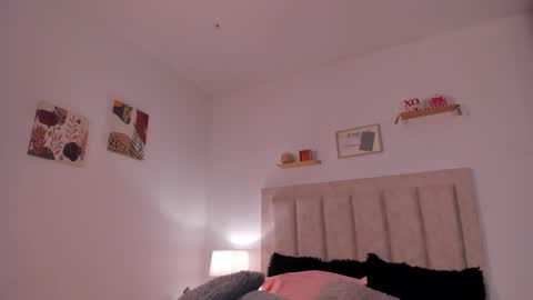 Snapshot of avaline_blanc chatting on February 2025 03:39:02 AM Avaline Help me reach 100 likes TRANSMISSION EVERY DAY FROM 39 PM online show from February 2025 03:39:02 AM