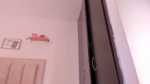 Snapshot of avaline_blanc chatting on February 2025 01:33:01 AM Avaline Help me reach 100 likes TRANSMISSION EVERY DAY FROM 39 PM online show from February 2025 01:33:01 AM