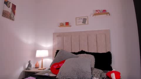 Snapshot of avaline_blanc chatting on February 2025 05:08:01 AM Avaline Help me reach 100 likes TRANSMISSION EVERY DAY FROM 39 PM online show from February 2025 05:08:01 AM