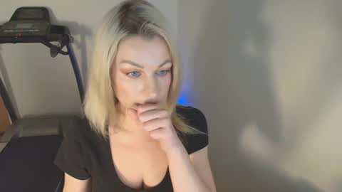 Snapshot of avaluxe_ chatting on February 2026 05:42:01 PM Eira online show from February 2026 05:42:01 PM