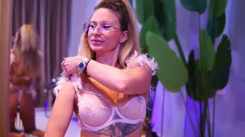 Snapshot of avamaddisson chatting on October 2025 03:27:02 AM Ava online show from October 2025 03:27:02 AM