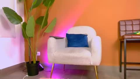 Snapshot of aveline_nuit chatting on June 2026 08:02:01 PM Hi im aqua is nice with me online show from June 2026 08:02:01 PM