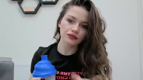 Snapshot of avelinehowo_uwu chatting on March 2026 05:51:02 PM Aveline online show from March 2026 05:51:02 PM