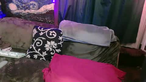 Snapshot of average_girl222 chatting on September 2025 04:23:01 AM raven blue online show from September 2025 04:23:01 AM