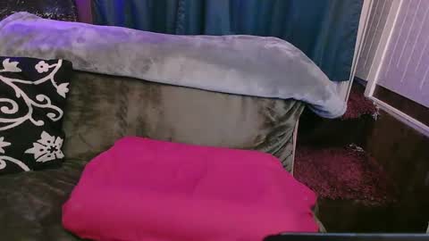 Snapshot of average_girl222 chatting on September 2025 08:14:01 AM raven blue online show from September 2025 08:14:01 AM