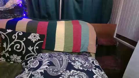 Snapshot of average_girl222 chatting on November 2025 03:58:02 PM raven blue online show from November 2025 03:58:02 PM