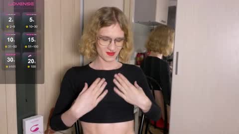 Snapshot of avery_adam chatting on December 2025 09:31:02 PM Alex online show from December 2025 09:31:02 PM