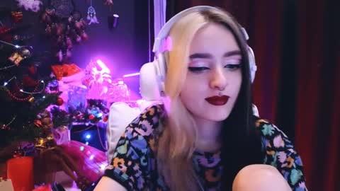 Avriel online show from January 2025 02:01:01 AM