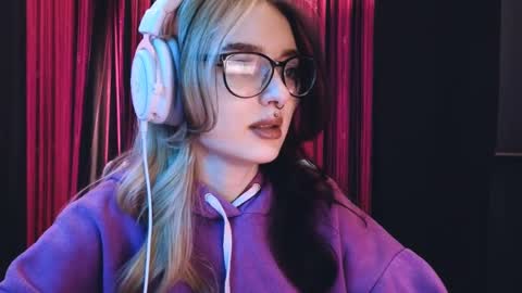 Avriel online show from March 2025 03:00:01 AM