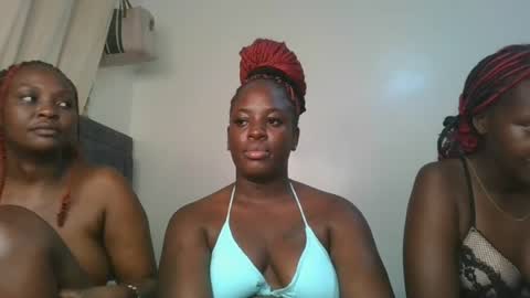 Snapshot of avian_babe1 chatting on June 2026 02:24:02 AM avian_babe1 online show from June 2026 02:24:02 AM