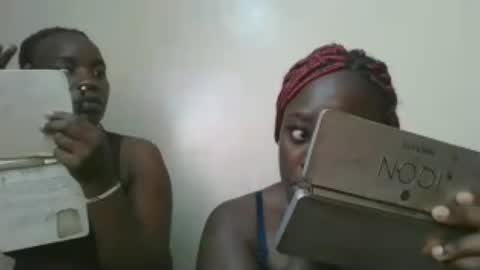 Snapshot of avian_babe1 chatting on June 2026 09:40:01 PM avian_babe1 online show from June 2026 09:40:01 PM