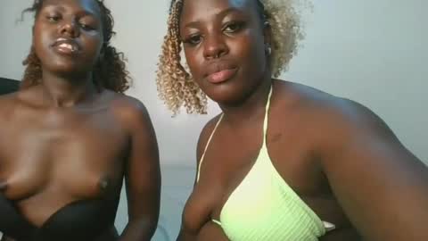 Snapshot of avian_babe1 chatting on July 2026 03:16:01 PM avian_babe1 online show from July 2026 03:16:01 PM
