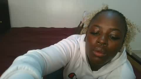 Snapshot of avian_babe1 chatting on July 2026 02:09:02 AM avian_babe1 online show from July 2026 02:09:02 AM