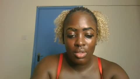 Snapshot of avian_babe1 chatting on July 2026 06:20:01 PM avian_babe1 online show from July 2026 06:20:01 PM