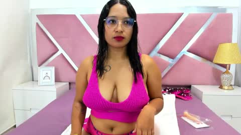 Hot Avie online show from April 2026 08:42:02 PM