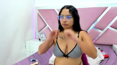 Hot Avie online show from April 2026 01:42:02 AM