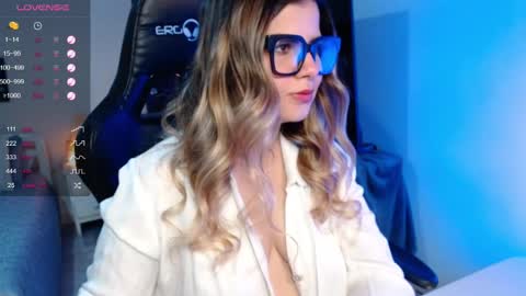 Snapshot of avrill_morgan chatting on April 2026 08:28:02 PM Avrill Morgan online show from April 2026 08:28:02 PM