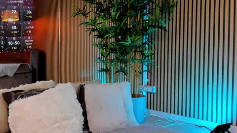 AVRILL CYRUX online show from January 2025 11:30:02 AM