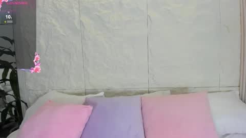 Avy  online show from November 2025 11:31:02 AM