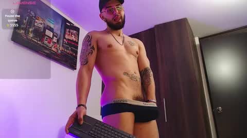Snapshot of axel_7070 chatting on March 2026 08:15:02 PM Independiente Model online show from March 2026 08:15:02 PM
